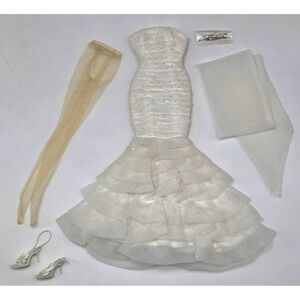 Tonner-Tyler Wentworth "Parisienne" Sydney Chase 16" Doll Outfit (As shown)